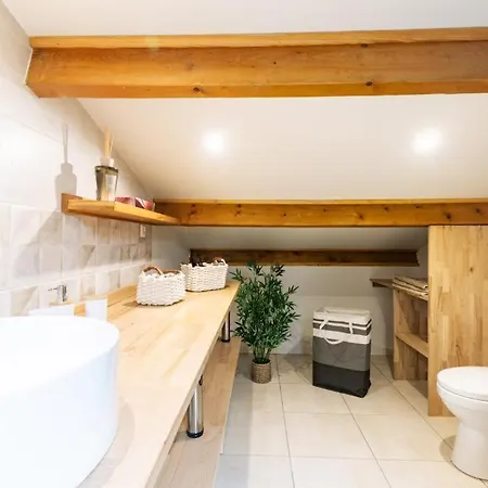 Maison Piscine Jacuzzi Proche Montpellier Et Plages לאט